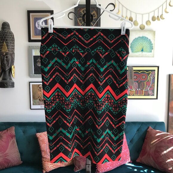 LULAROE size S Black Green & Red Print Stretch Cassie Pencil Skirt NWT - Picture 1 of 4